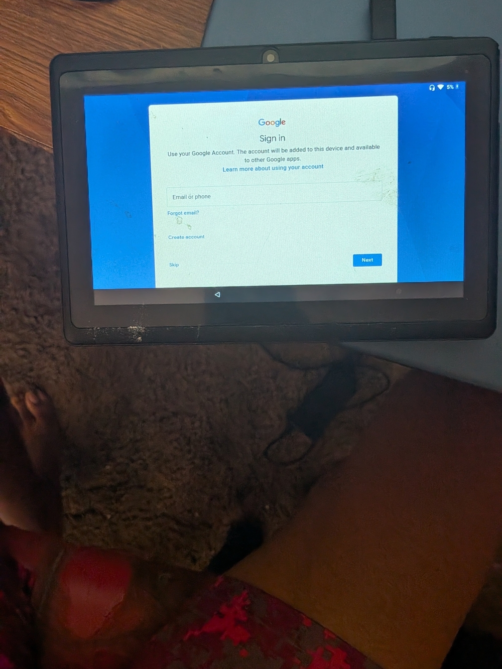 Contigo Black Tablet with Blue Display Screen